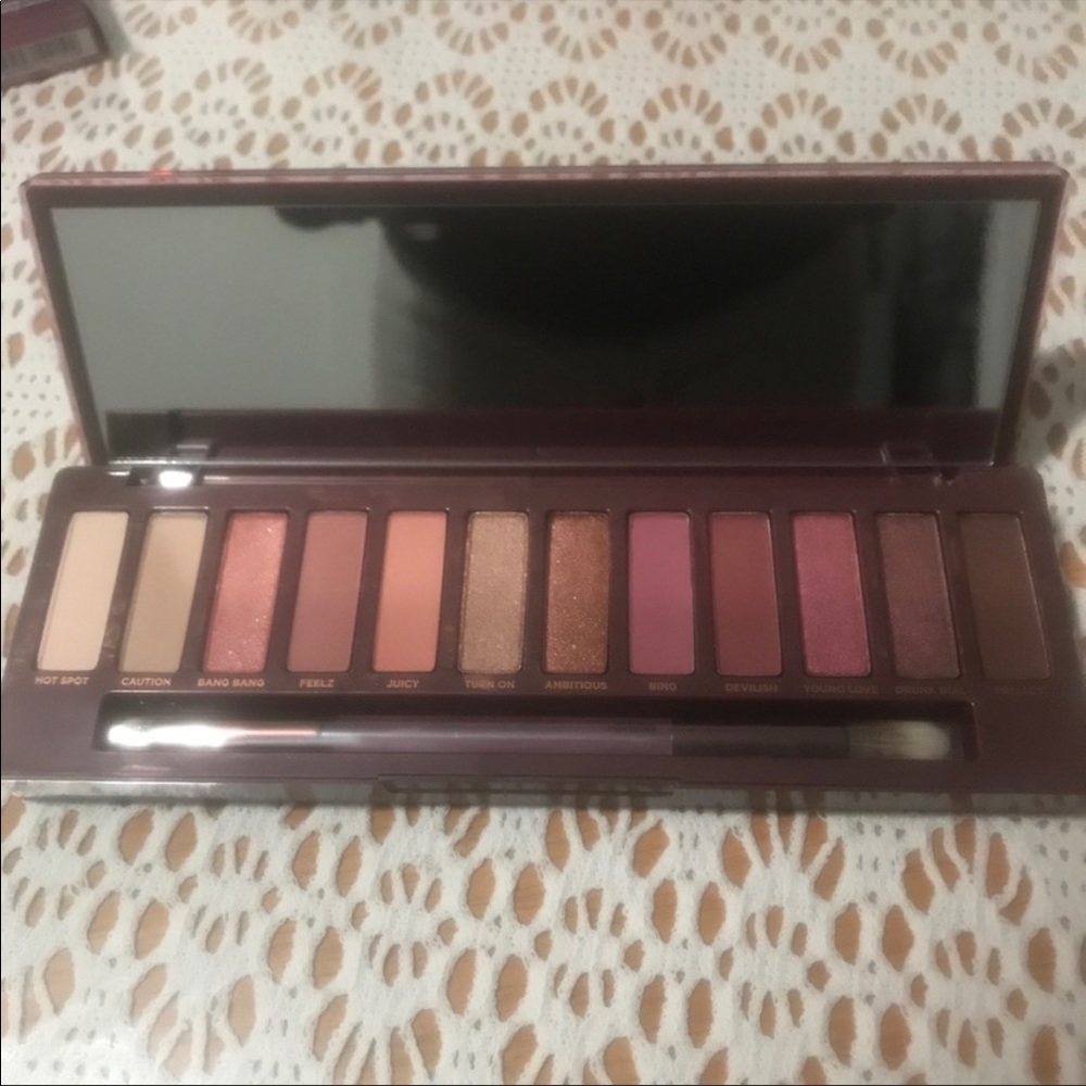 Urban Decay Naked Cherry eyeshadow palette
